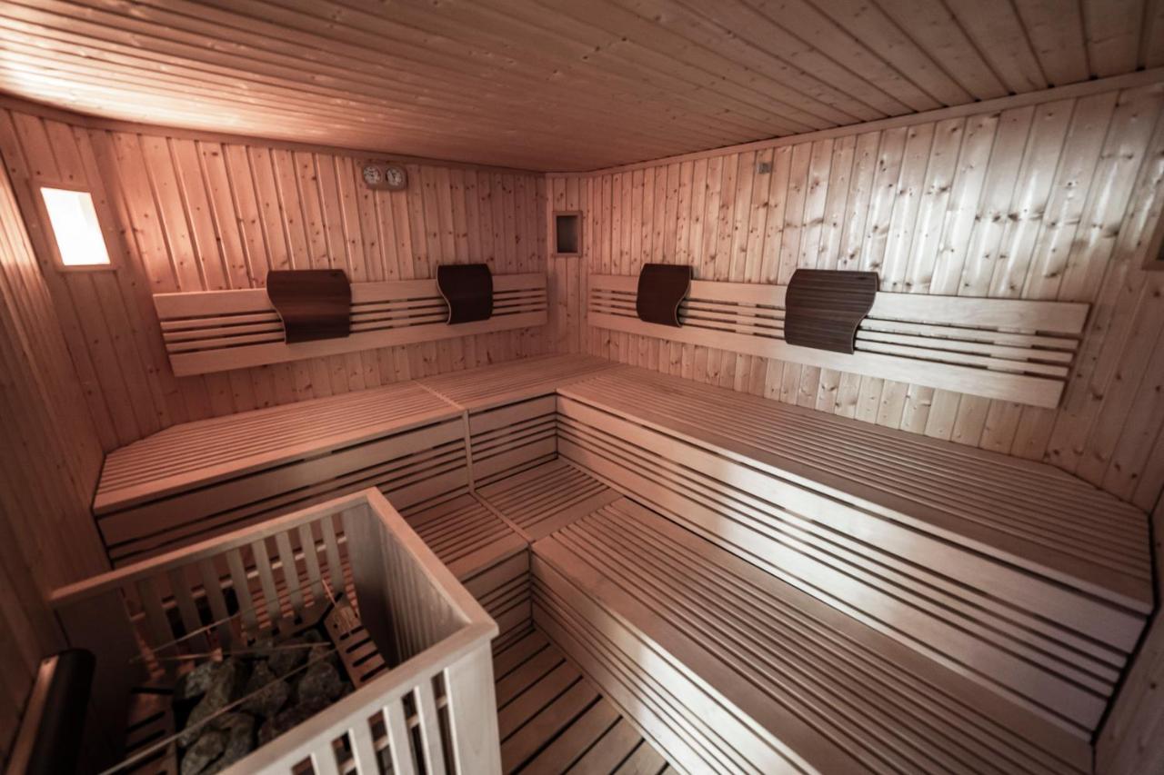 Hotel Garnì Paradisi - Wellness&Spa Mezzano Bagian luar foto