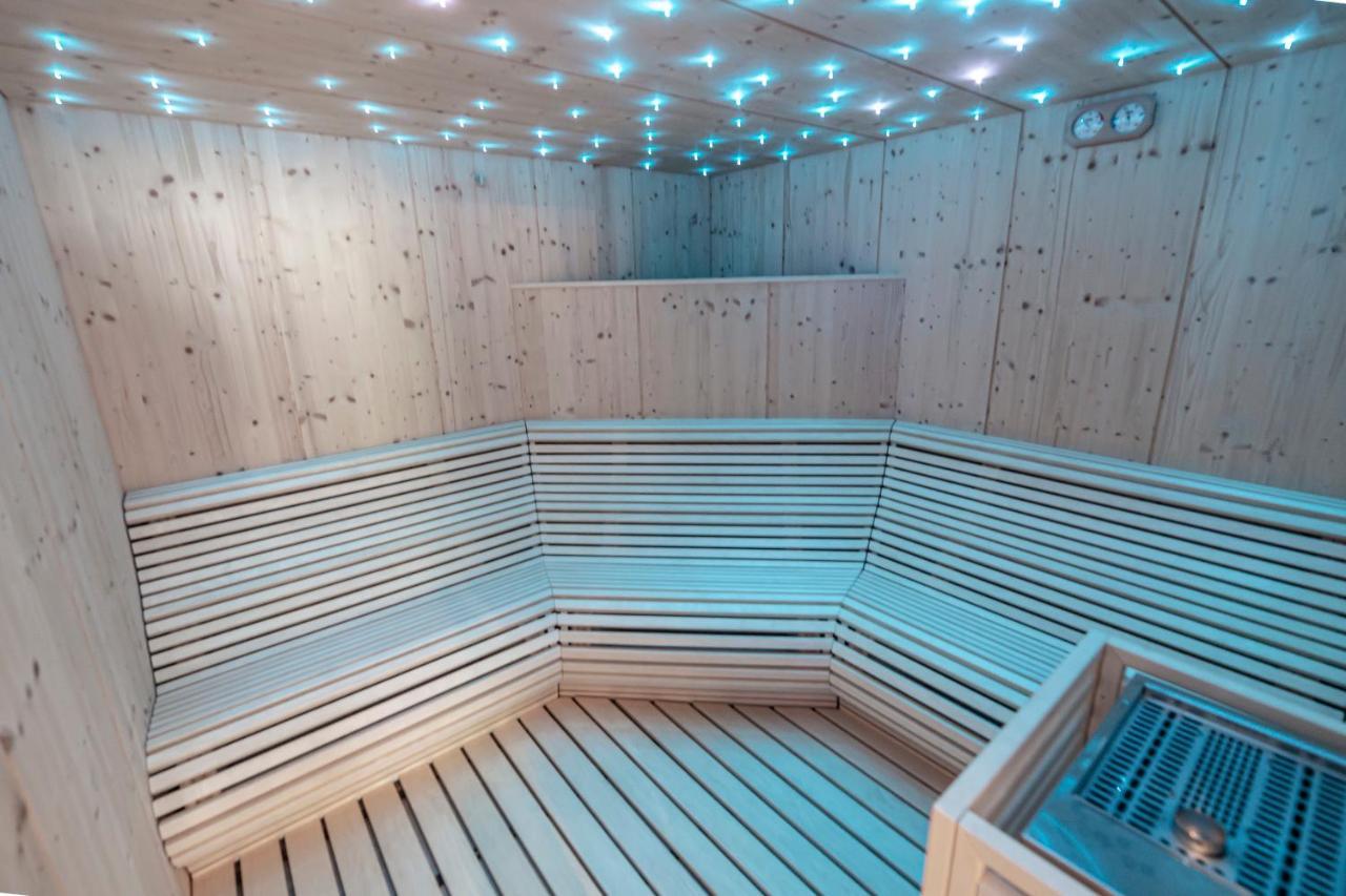 Hotel Garnì Paradisi - Wellness&Spa Mezzano Bagian luar foto