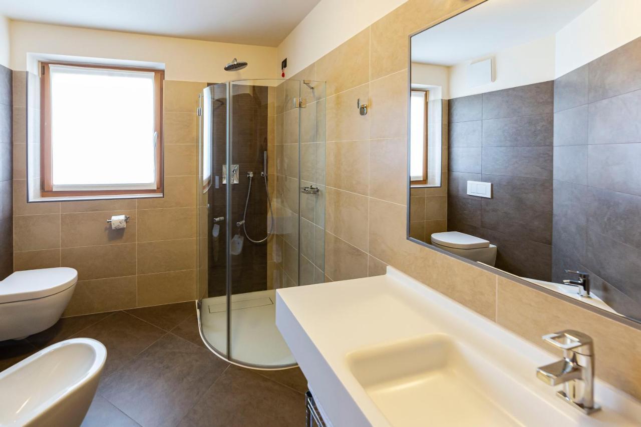 Hotel Garnì Paradisi - Wellness&Spa Mezzano Bagian luar foto