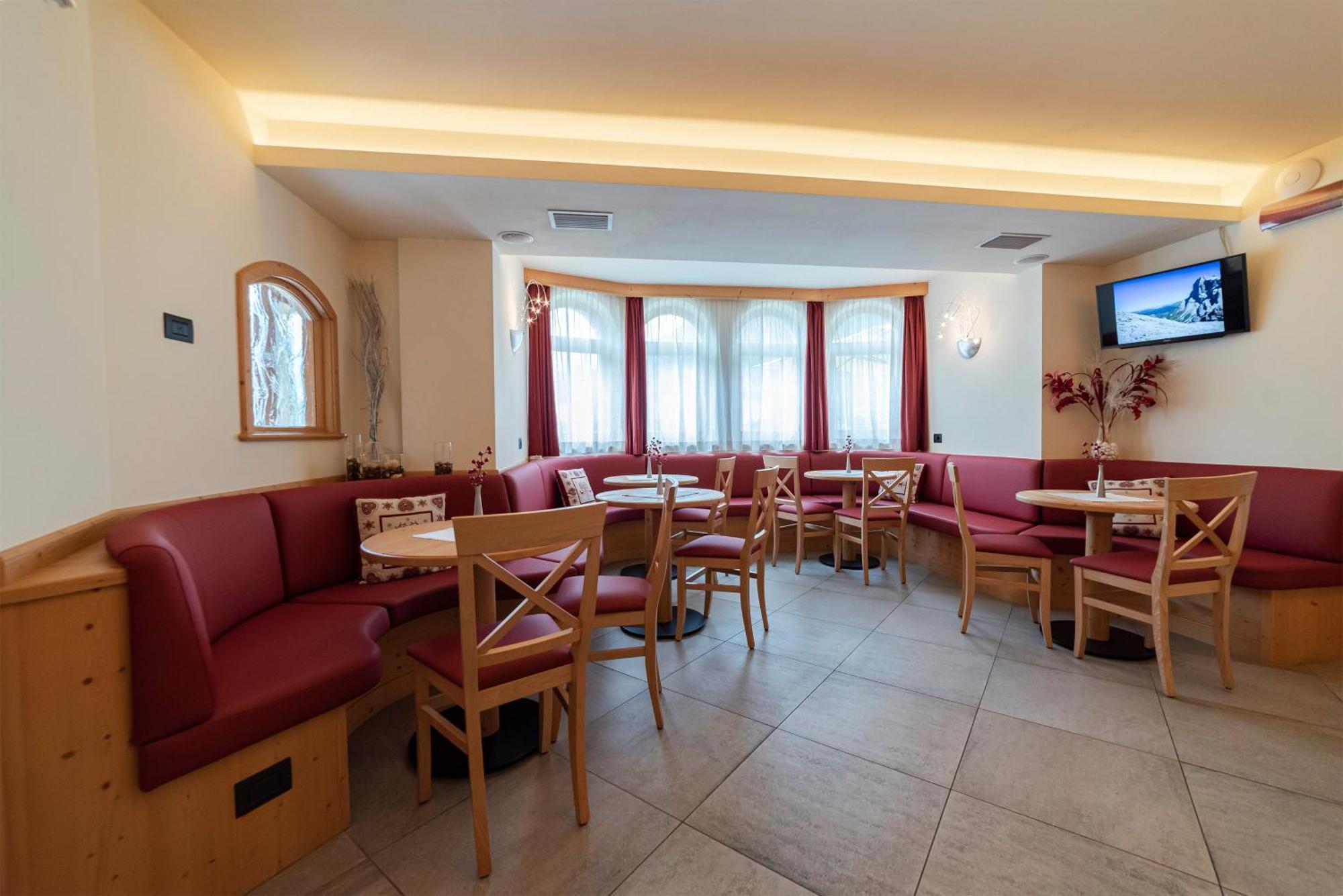 Hotel Garnì Paradisi - Wellness&Spa Mezzano Bagian luar foto