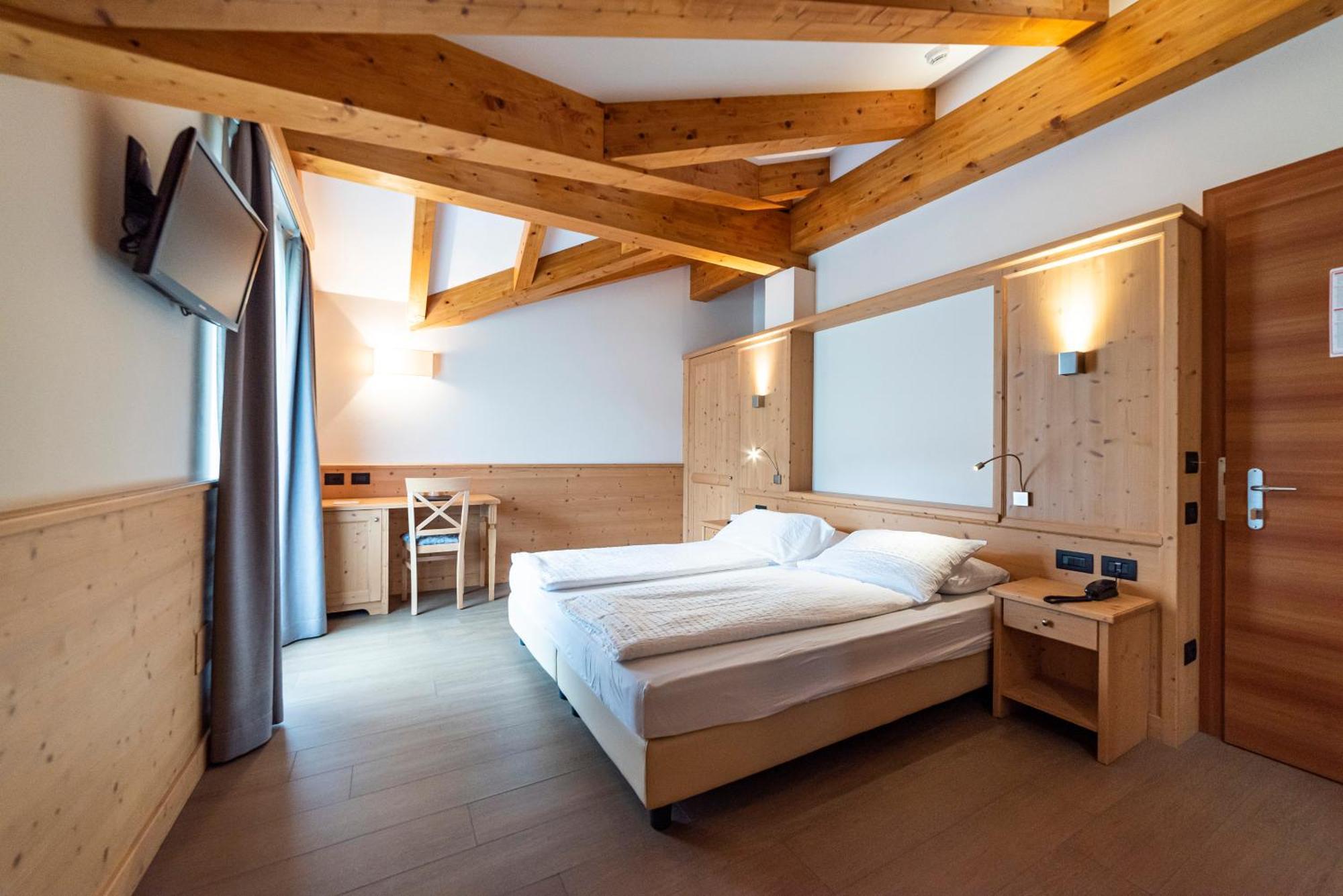 Hotel Garnì Paradisi - Wellness&Spa Mezzano Bagian luar foto