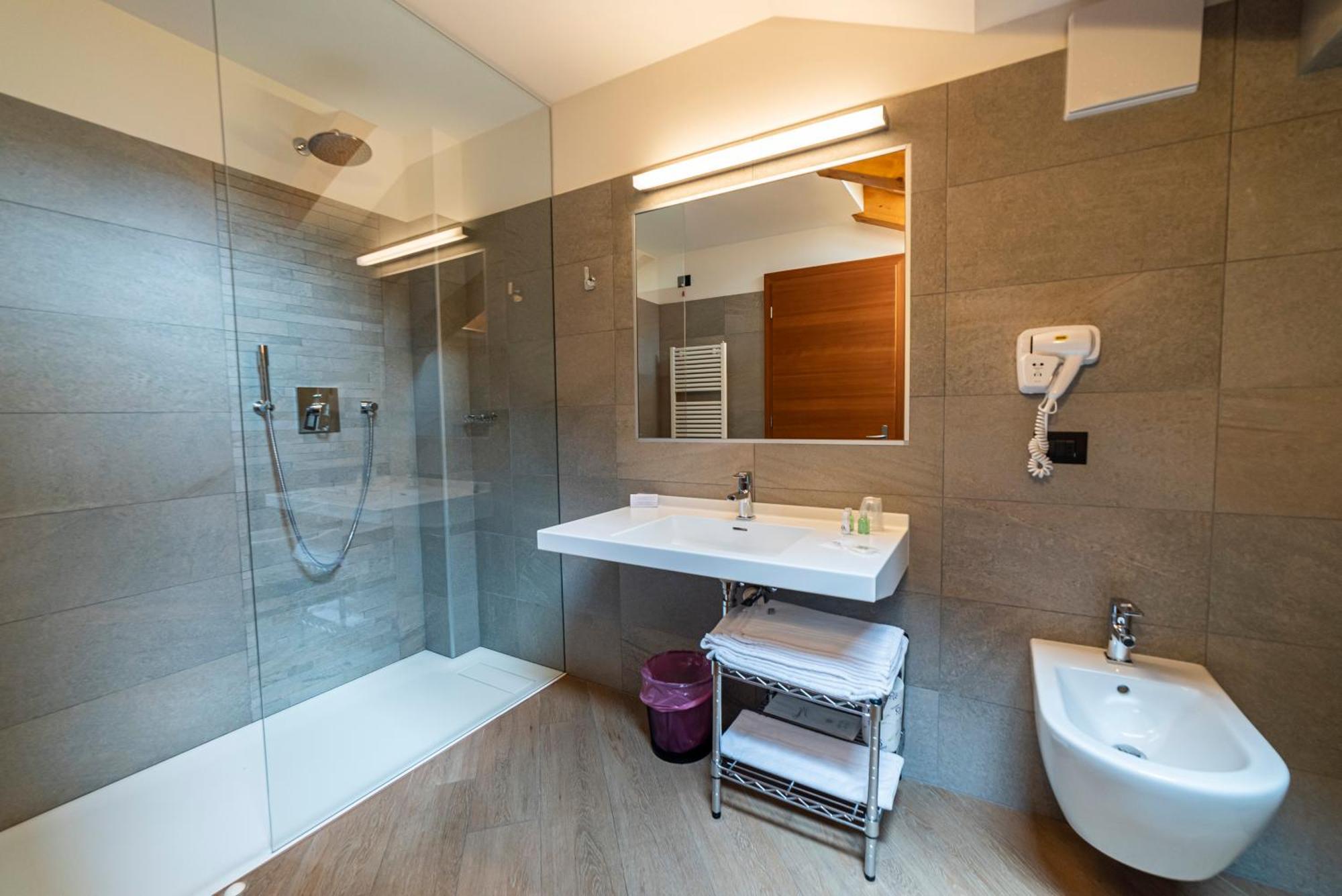Hotel Garnì Paradisi - Wellness&Spa Mezzano Bagian luar foto