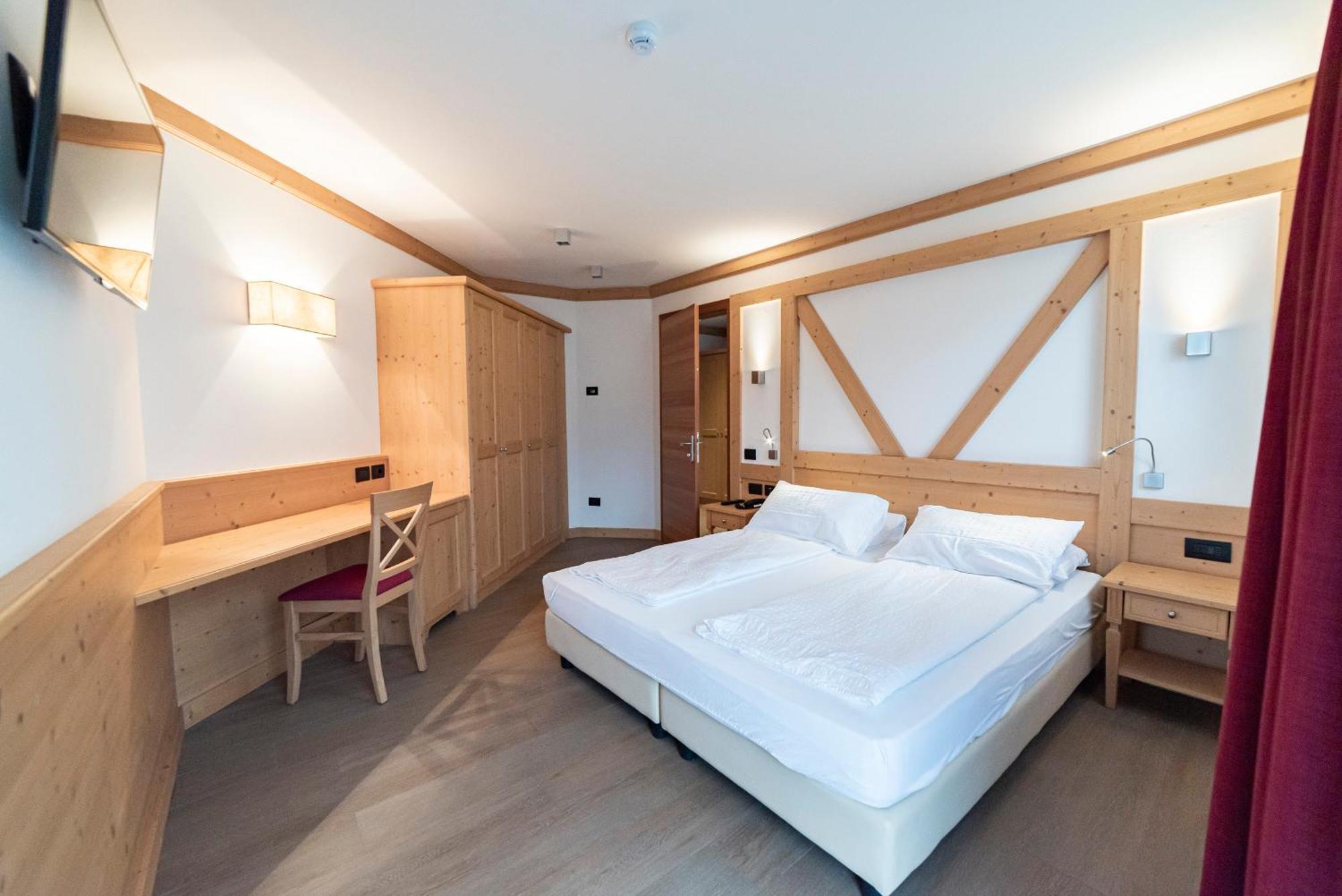 Hotel Garnì Paradisi - Wellness&Spa Mezzano Bagian luar foto