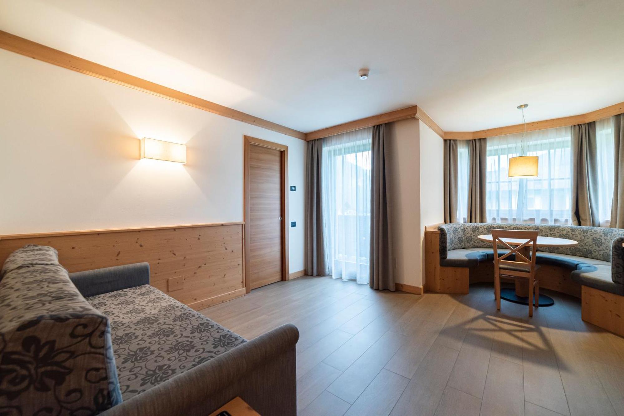 Hotel Garnì Paradisi - Wellness&Spa Mezzano Bagian luar foto