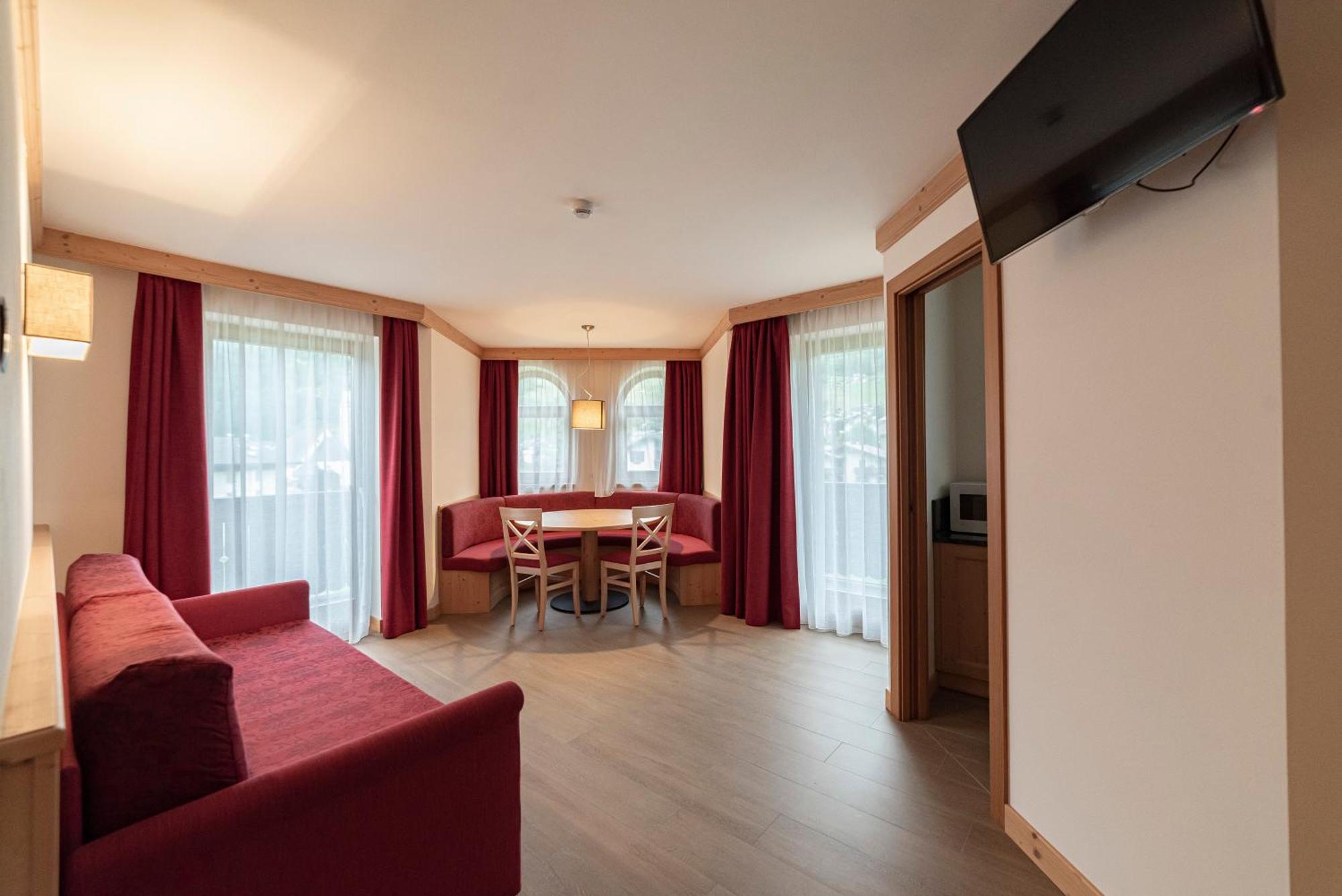 Hotel Garnì Paradisi - Wellness&Spa Mezzano Bagian luar foto