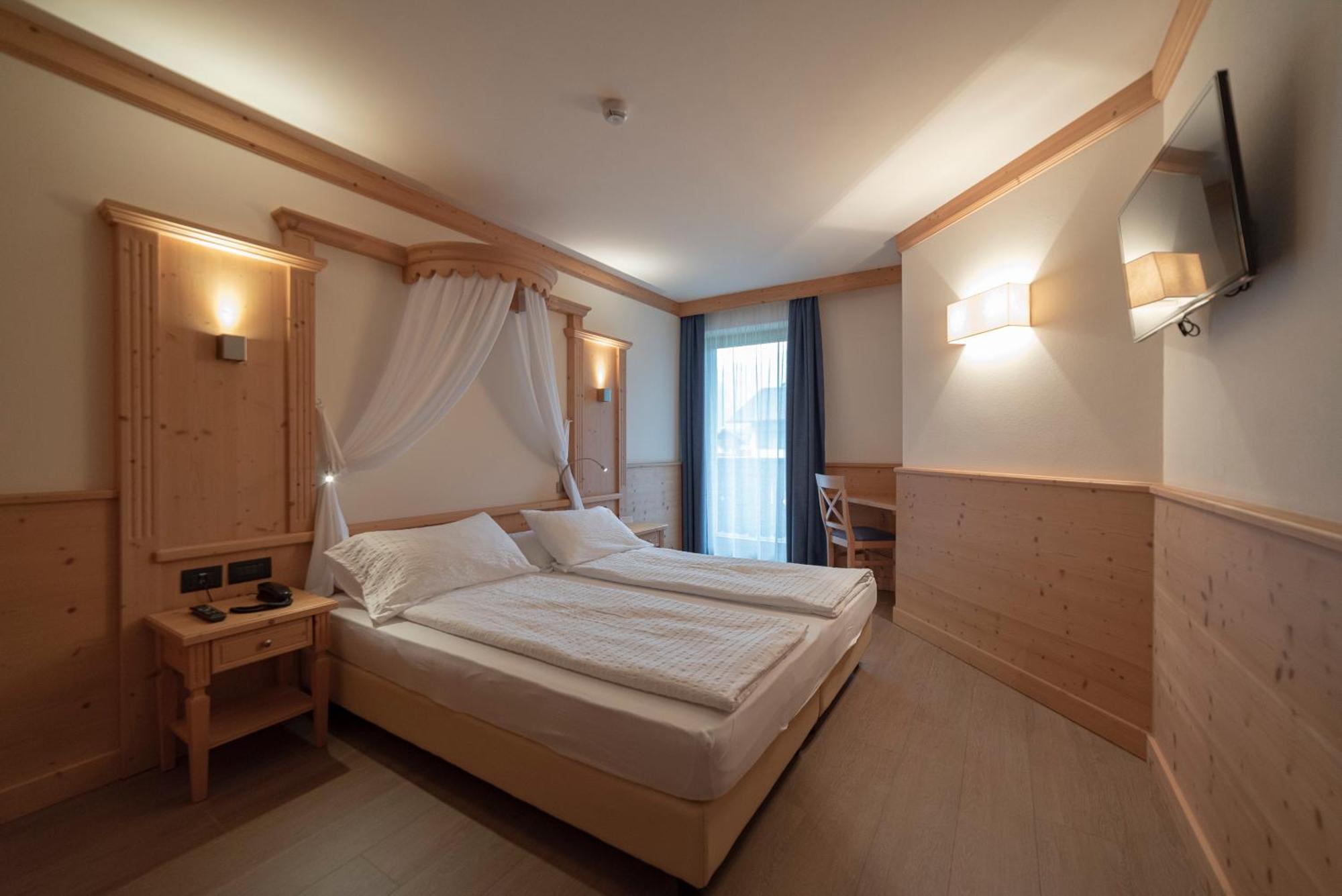 Hotel Garnì Paradisi - Wellness&Spa Mezzano Bagian luar foto