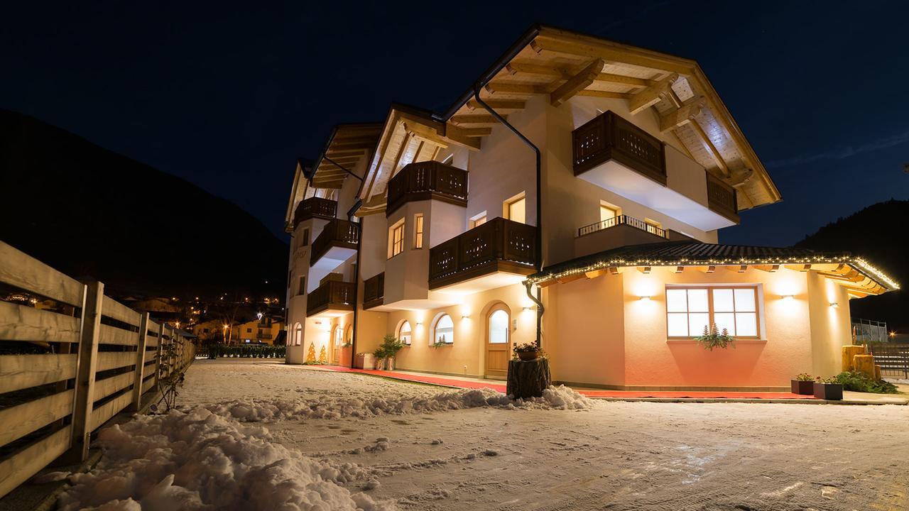 Hotel Garnì Paradisi - Wellness&Spa Mezzano Bagian luar foto