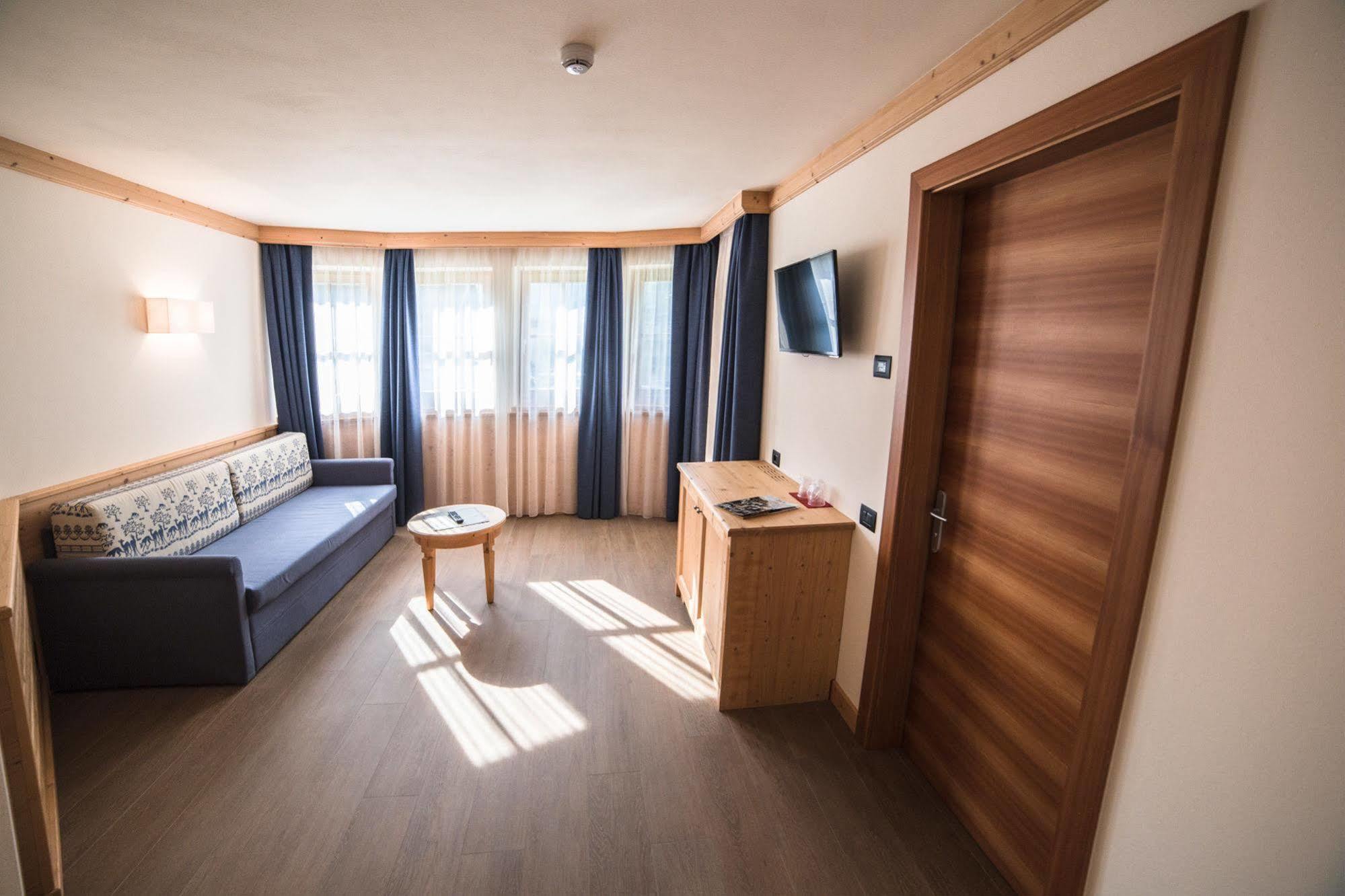 Hotel Garnì Paradisi - Wellness&Spa Mezzano Bagian luar foto