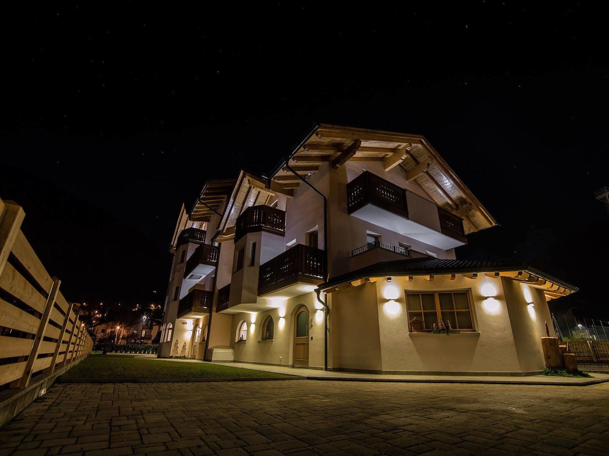 Hotel Garnì Paradisi - Wellness&Spa Mezzano Bagian luar foto