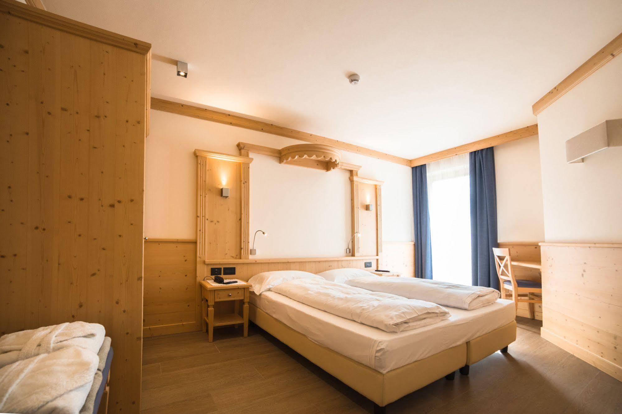Hotel Garnì Paradisi - Wellness&Spa Mezzano Bagian luar foto