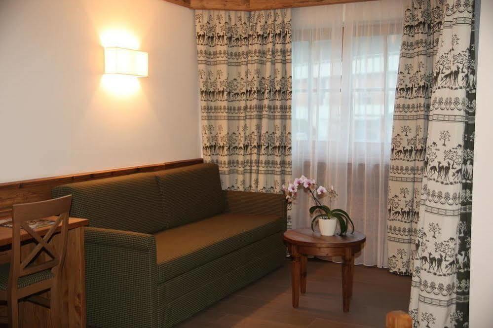 Hotel Garnì Paradisi - Wellness&Spa Mezzano Bagian luar foto