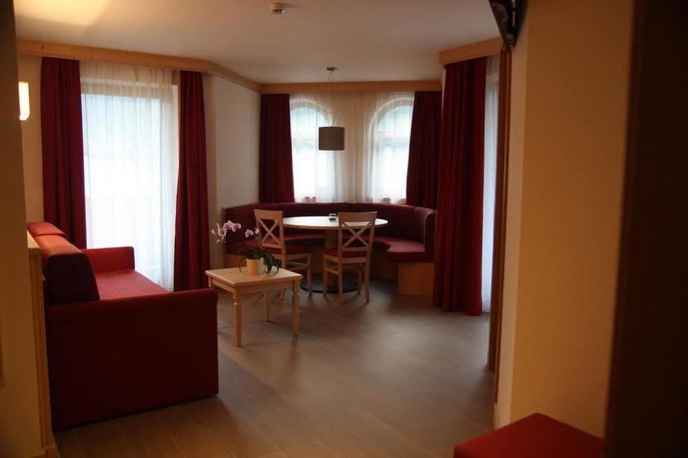 Hotel Garnì Paradisi - Wellness&Spa Mezzano Bagian luar foto