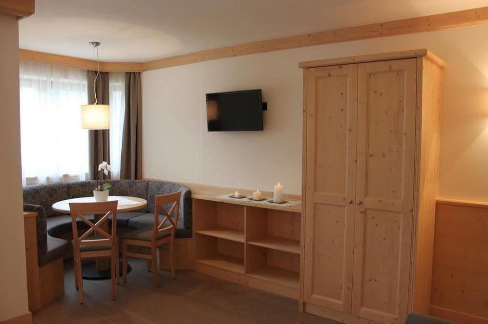 Hotel Garnì Paradisi - Wellness&Spa Mezzano Bagian luar foto