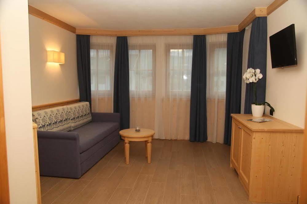 Hotel Garnì Paradisi - Wellness&Spa Mezzano Bagian luar foto